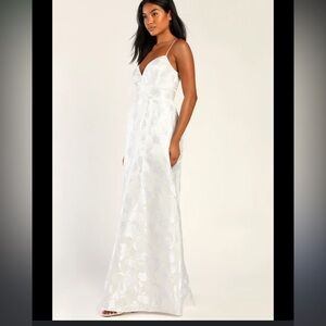 Lulu's White Floral Maxi Dress